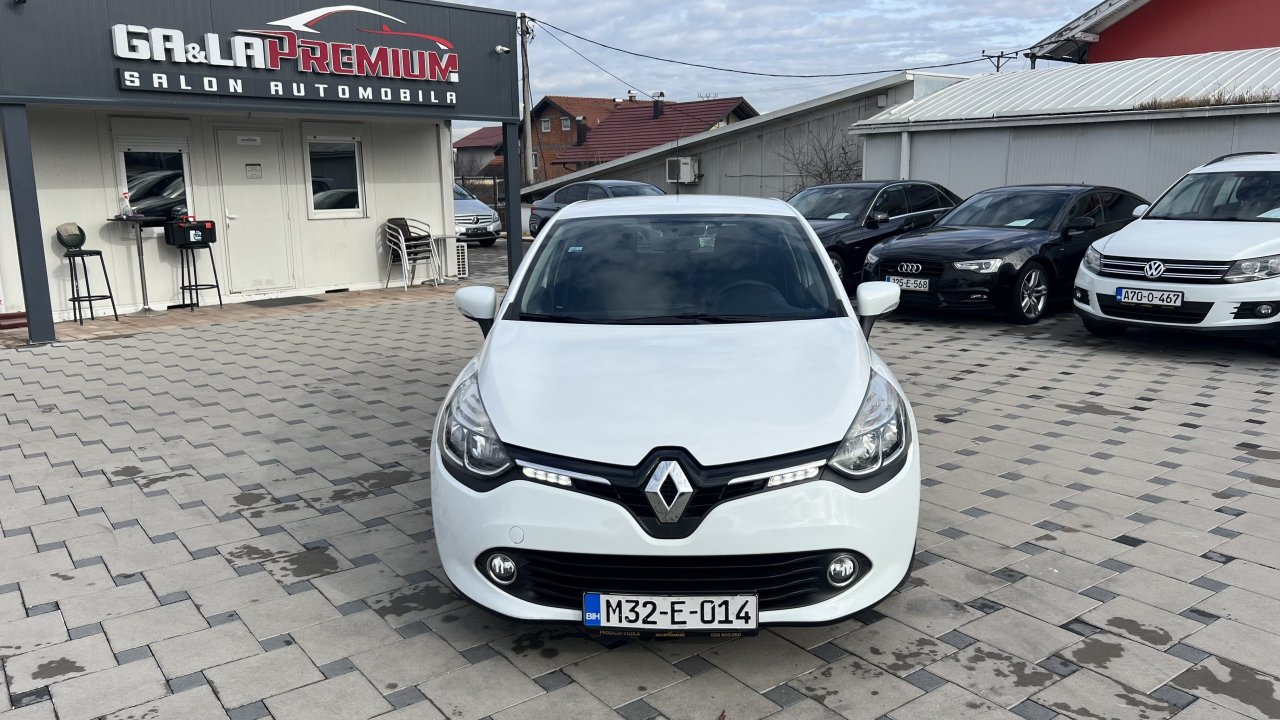 Automobil