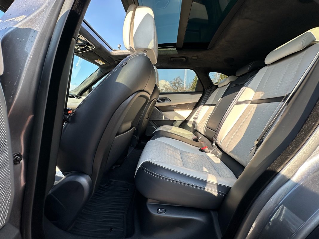 Automobil