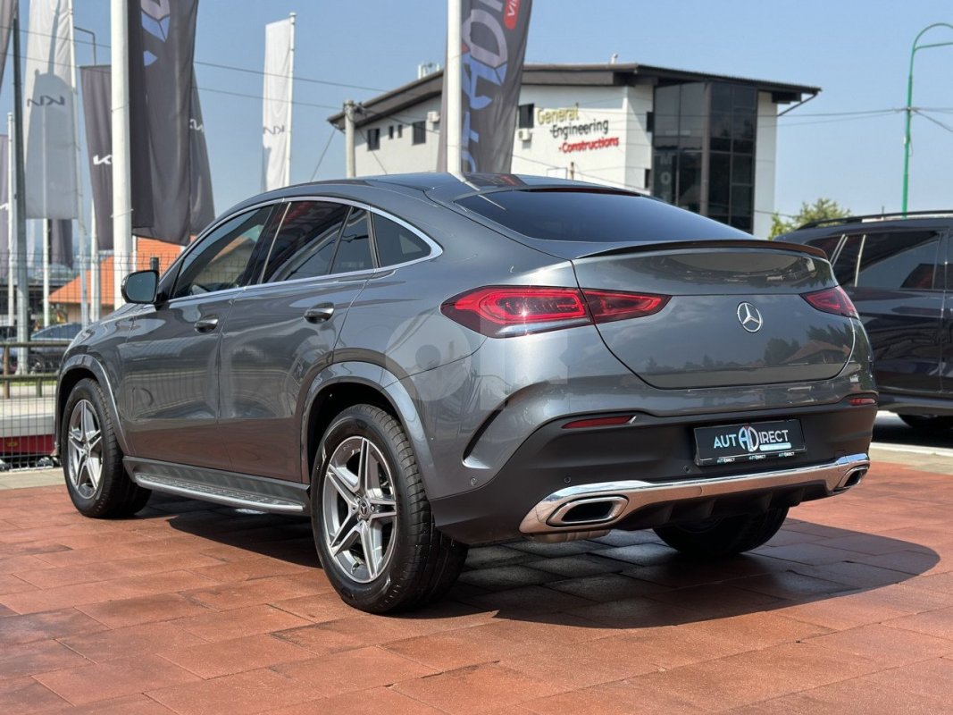 Automobil