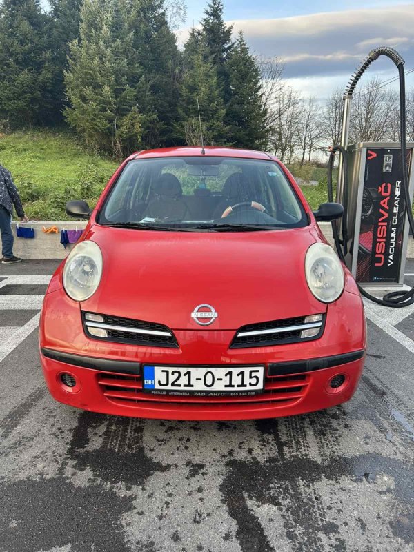 Automobil