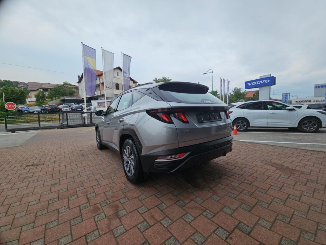 Automobil