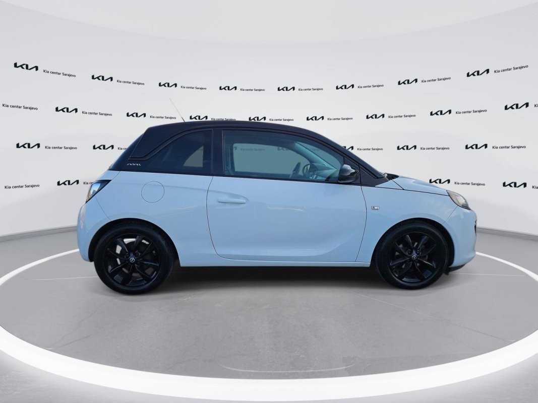 Automobil