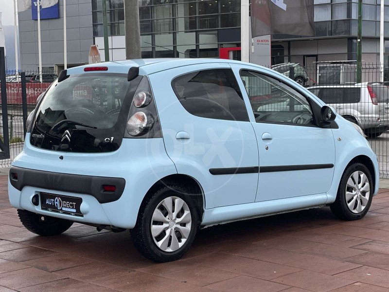 Automobil