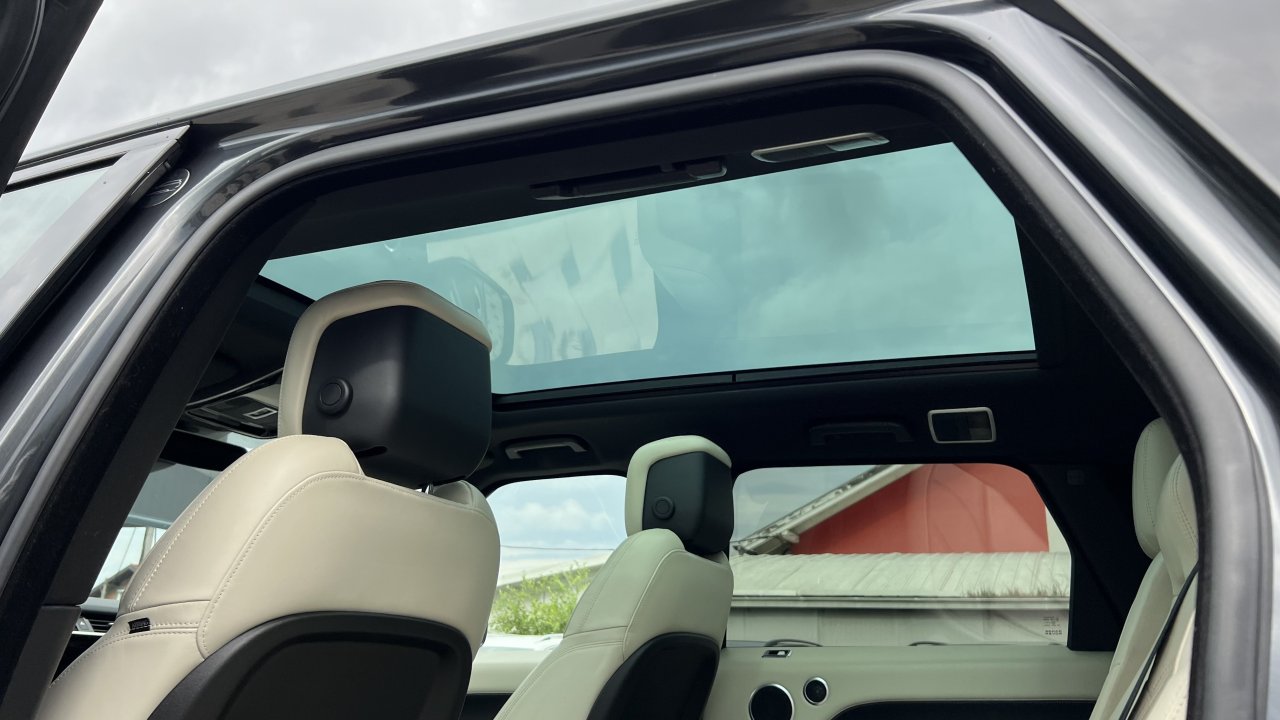 Automobil