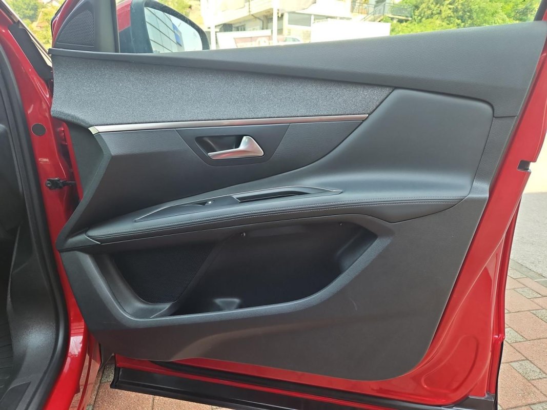 Automobil