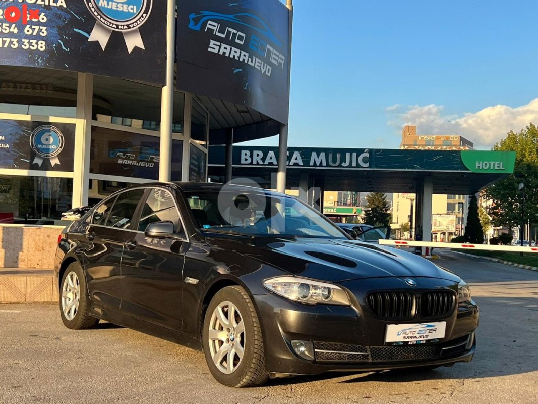Automobil