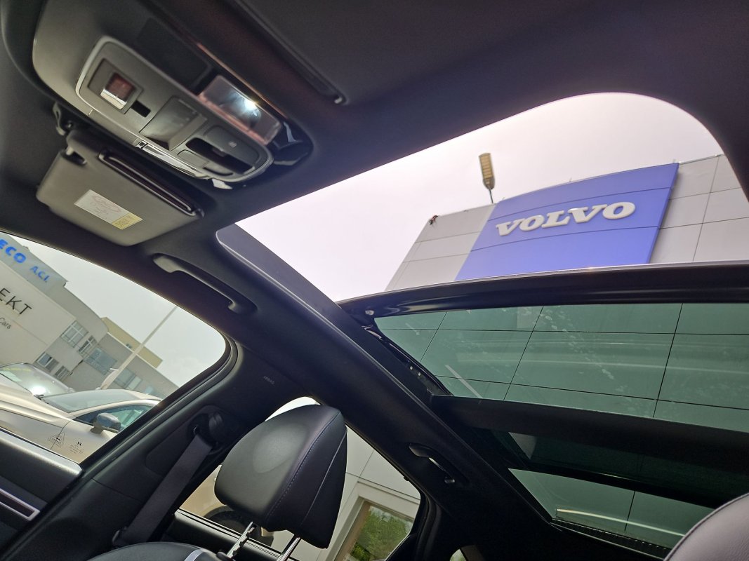 Automobil