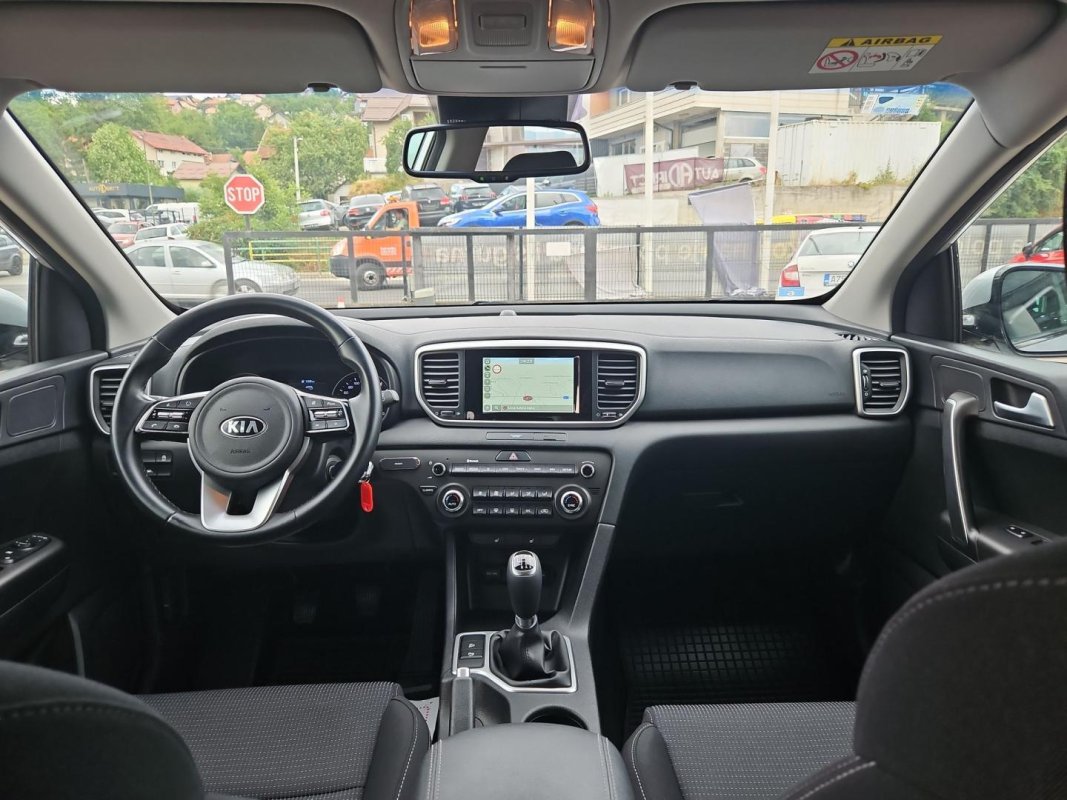 Automobil