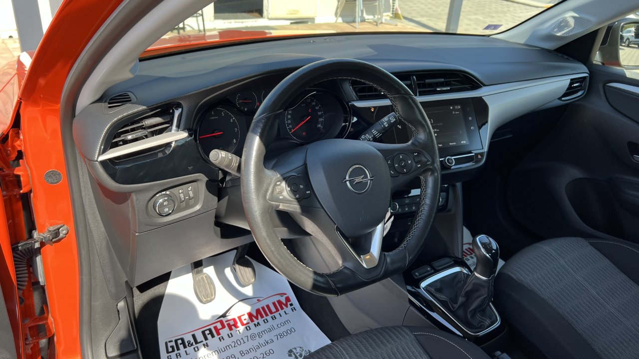 Automobil