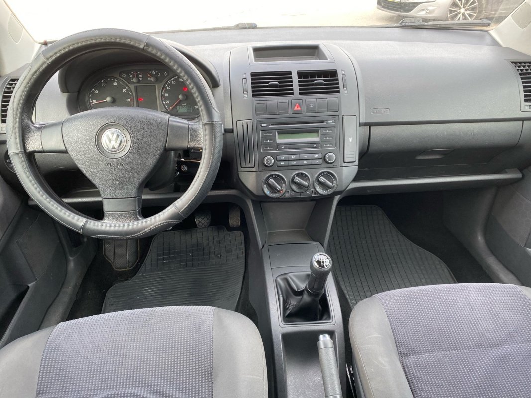 Automobil