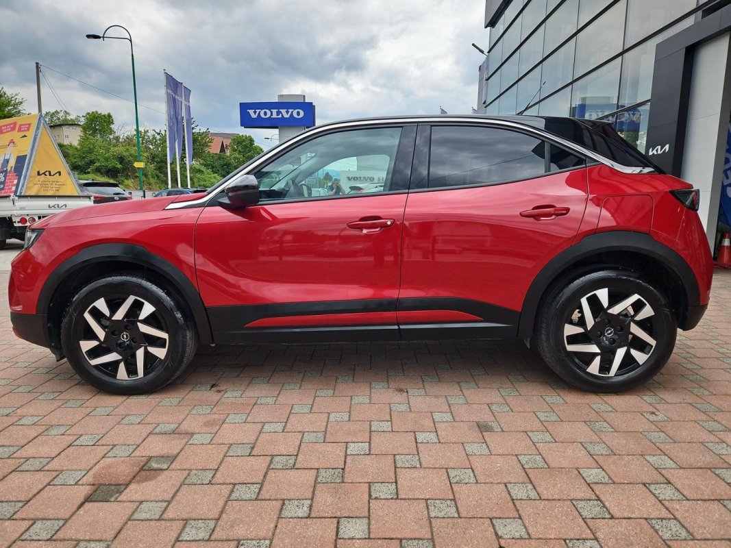 Automobil