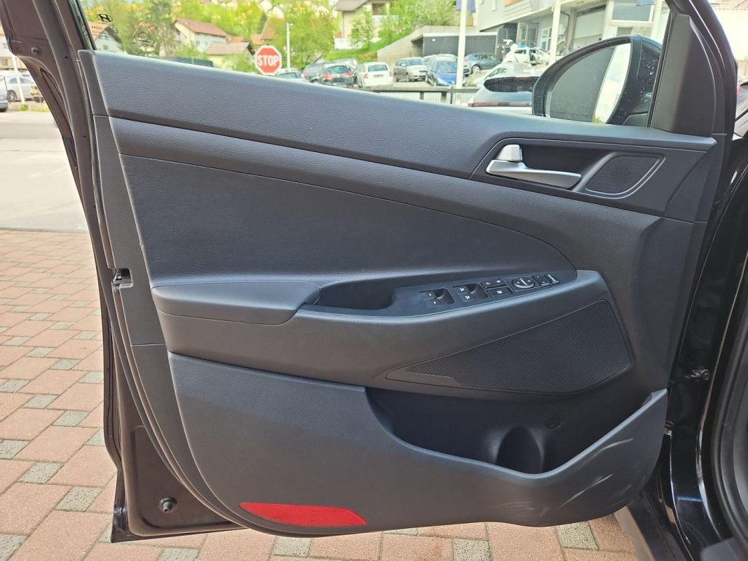 Automobil