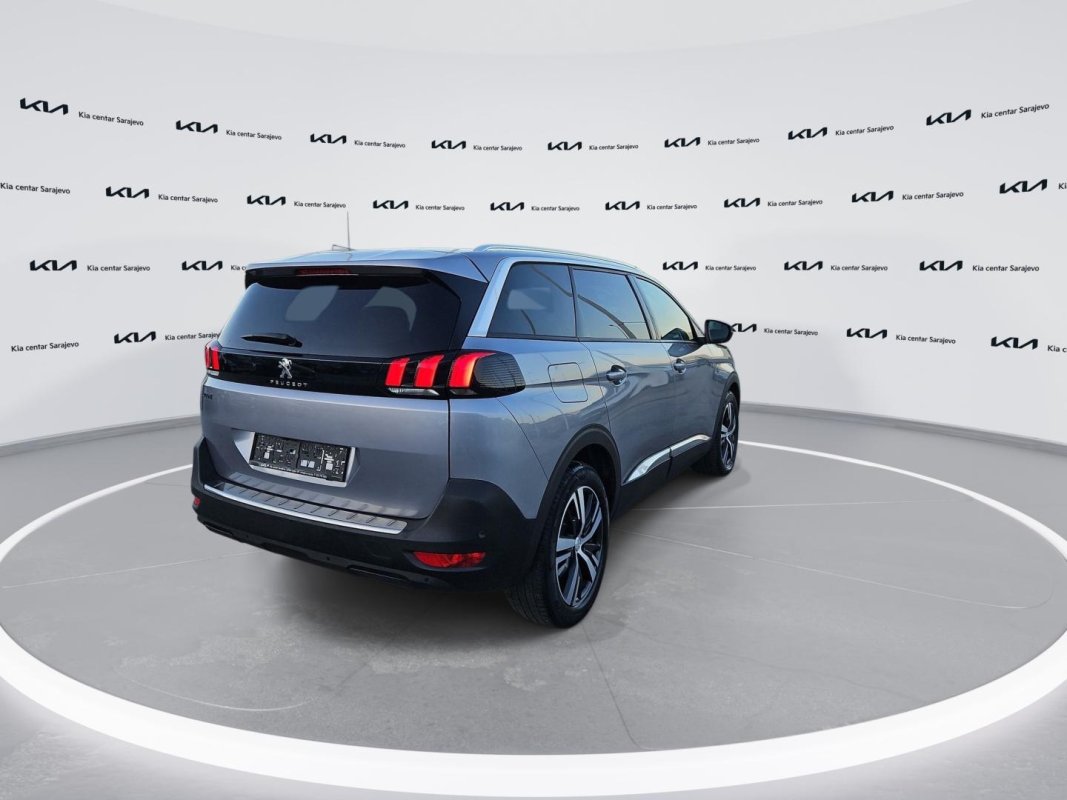Automobil