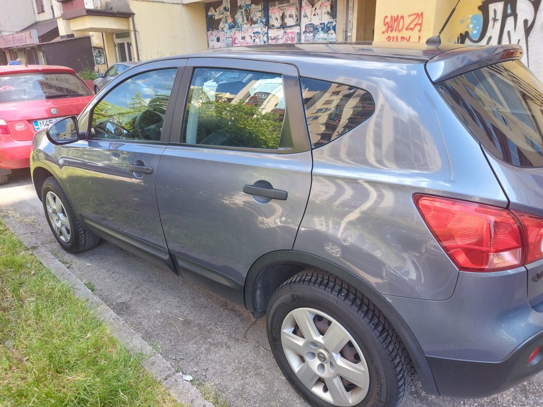 Automobil