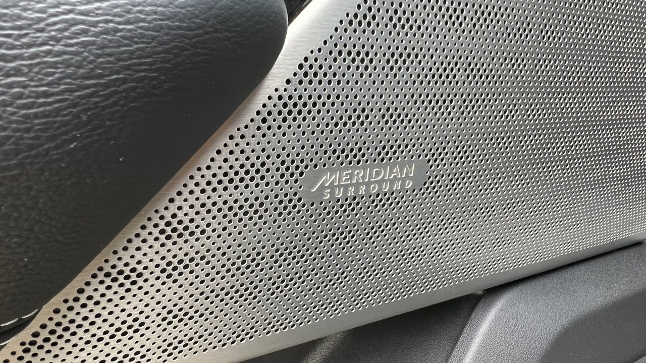 Automobil