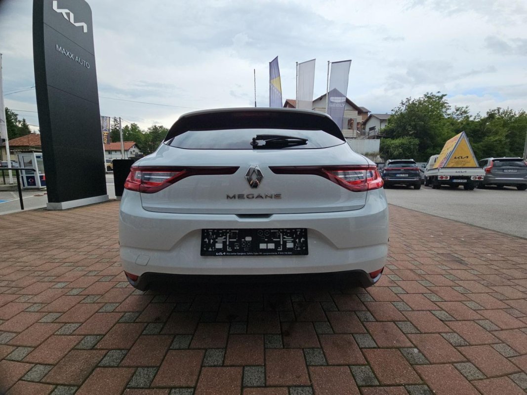 Automobil