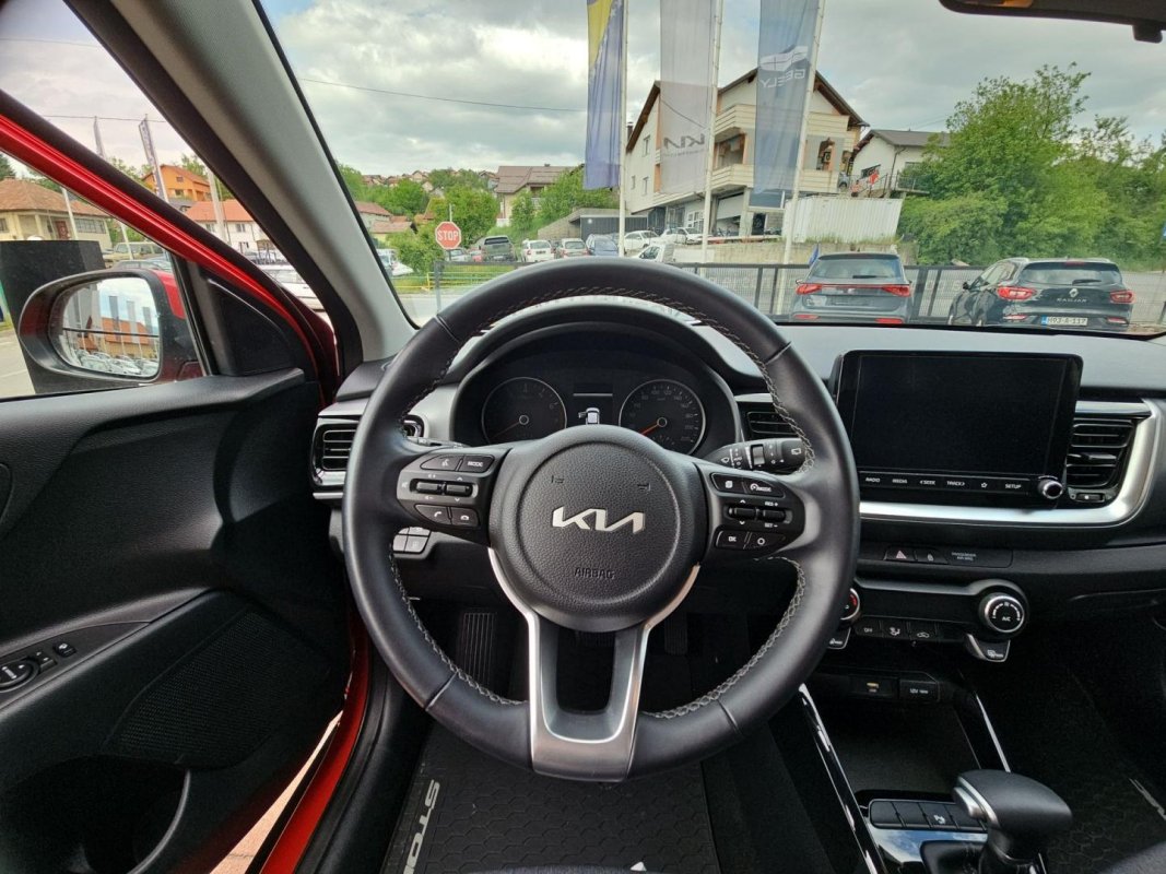 Automobil