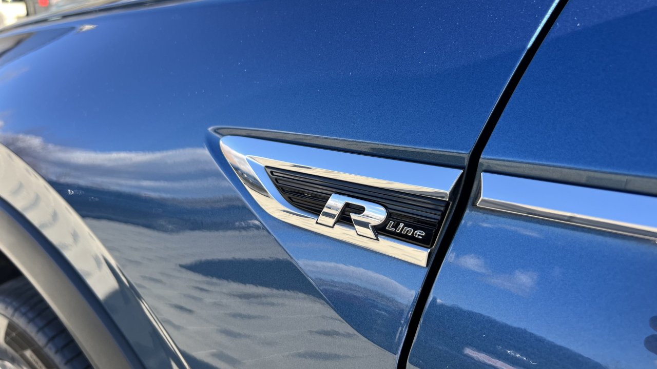 Automobil