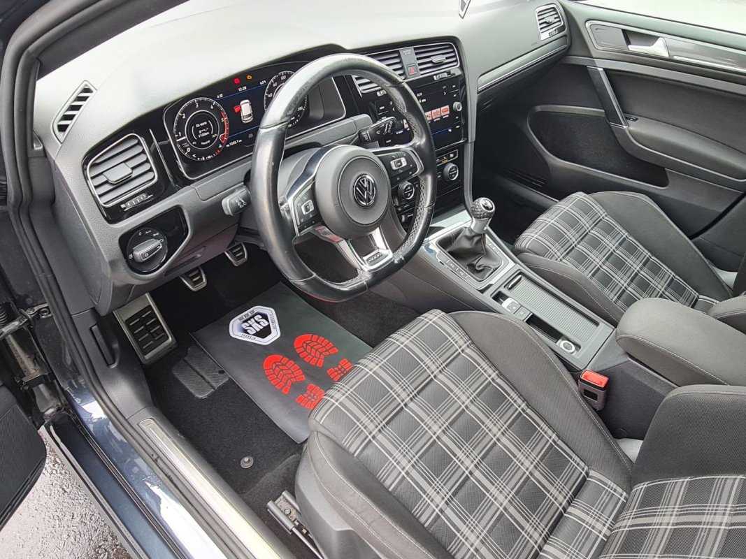 Automobil