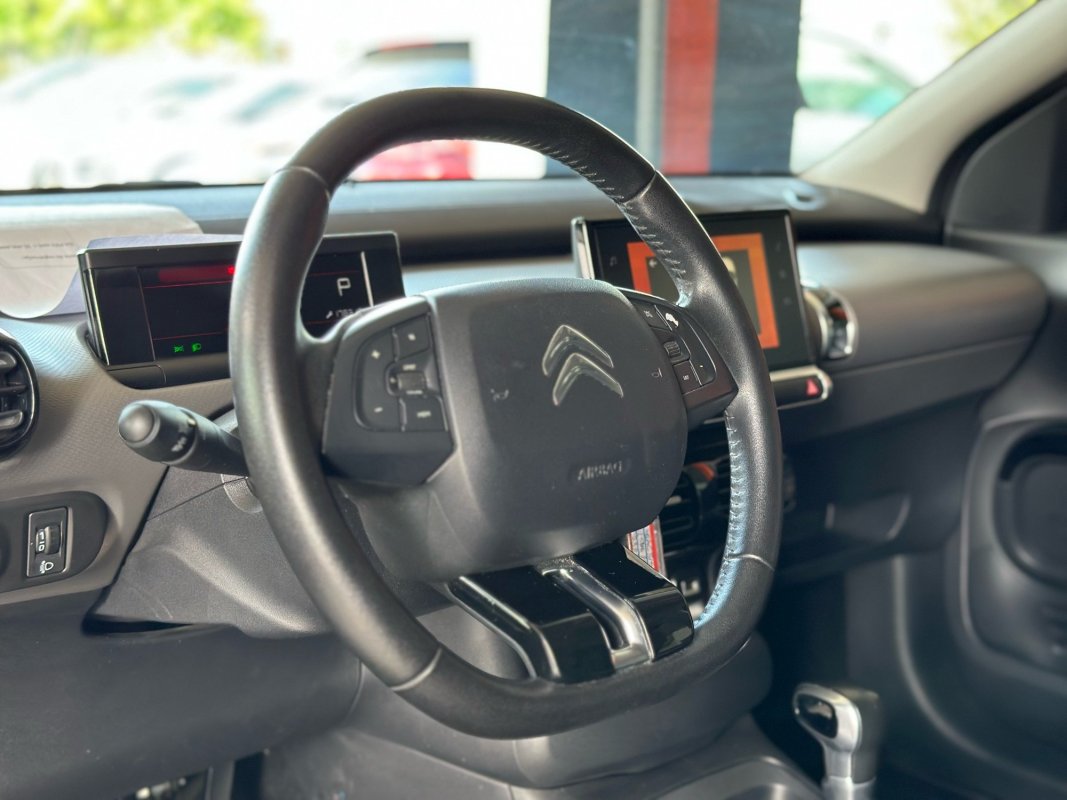 Automobil