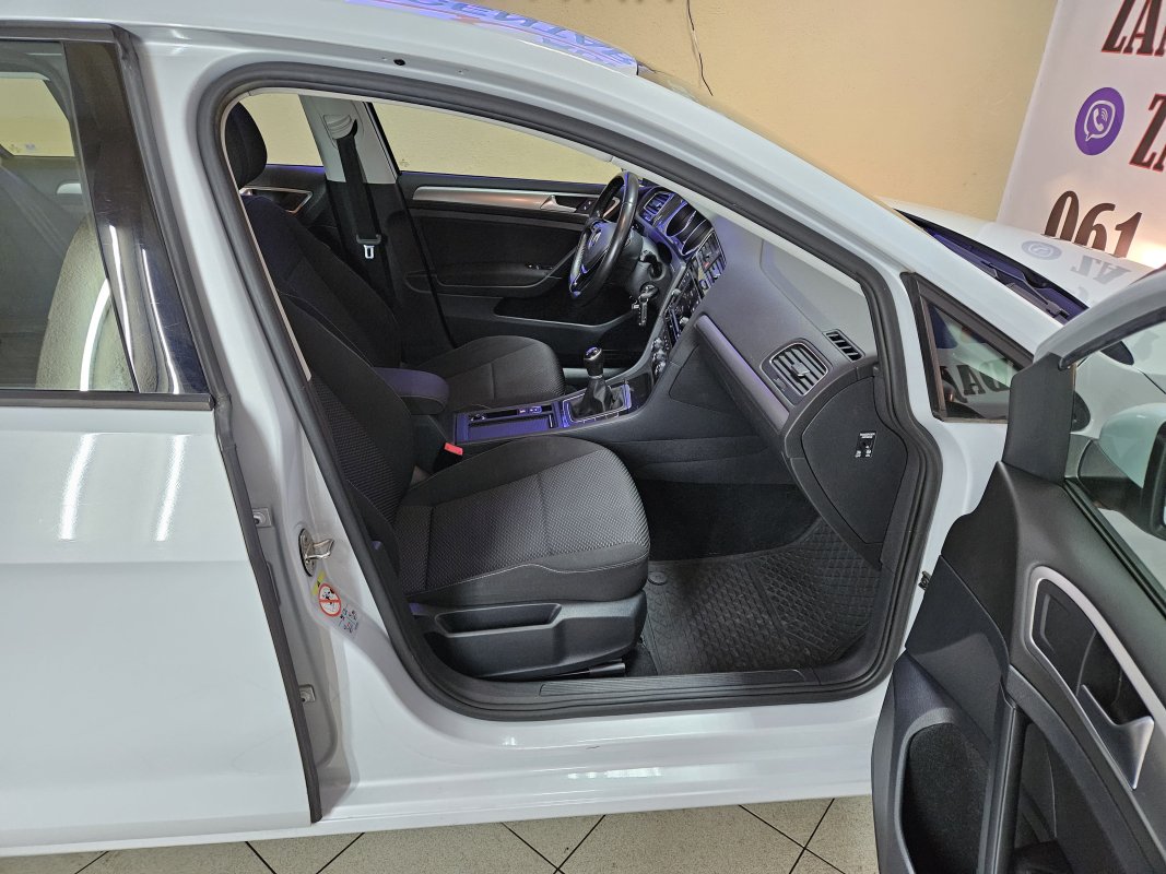 Automobil