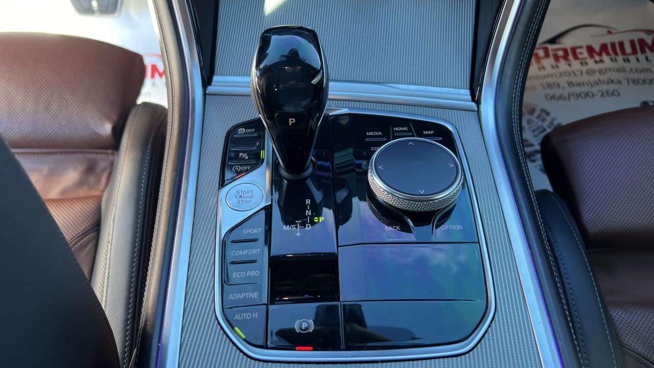 Automobil