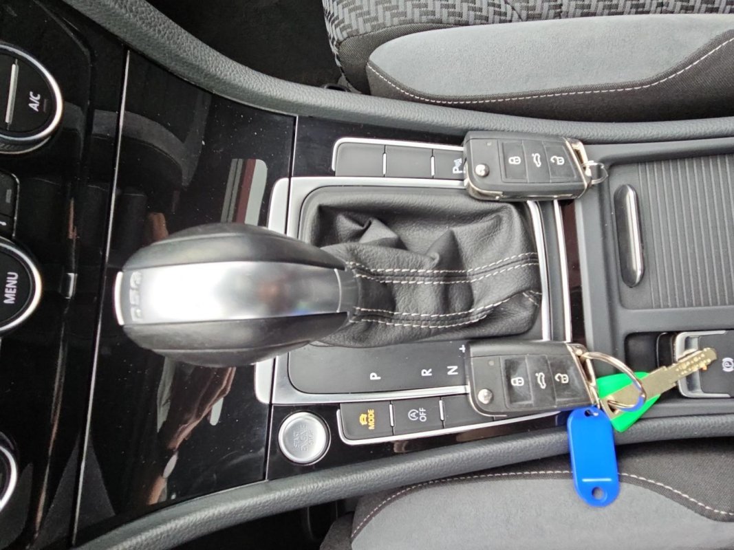 Automobil