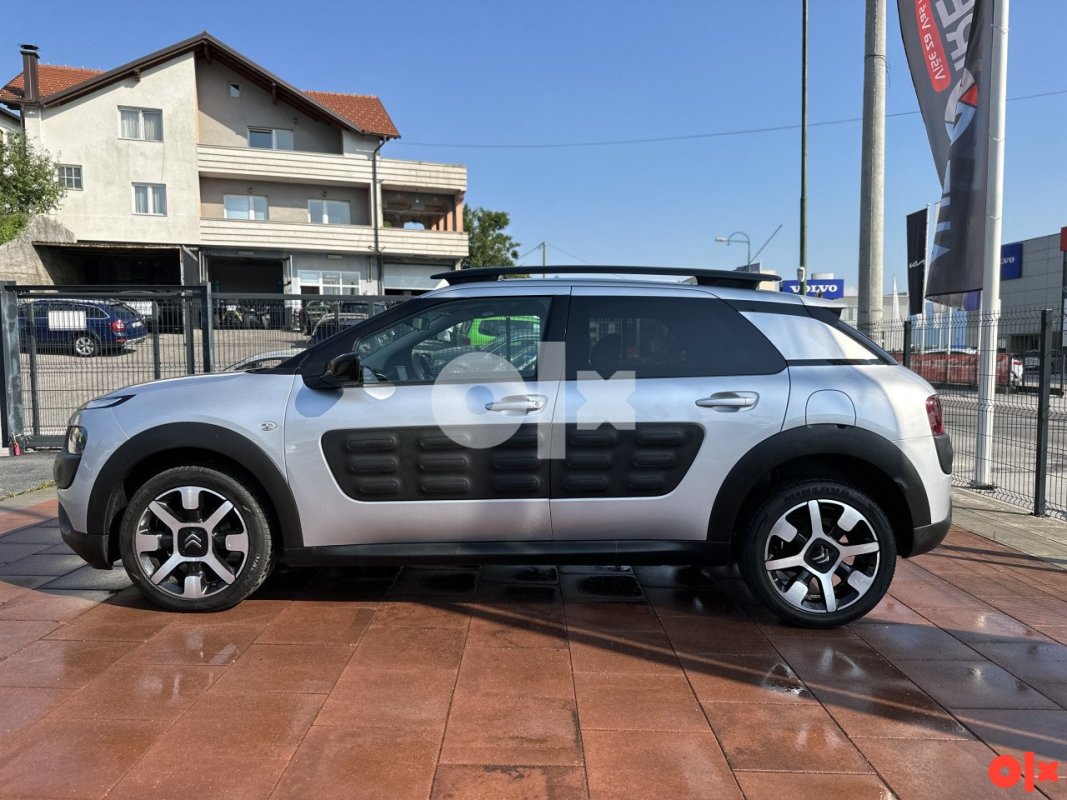 Automobil