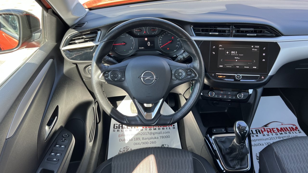 Automobil