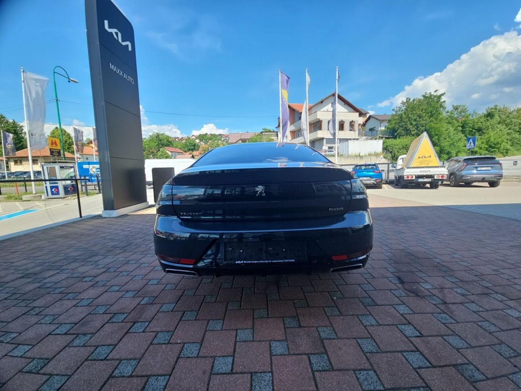 Automobil
