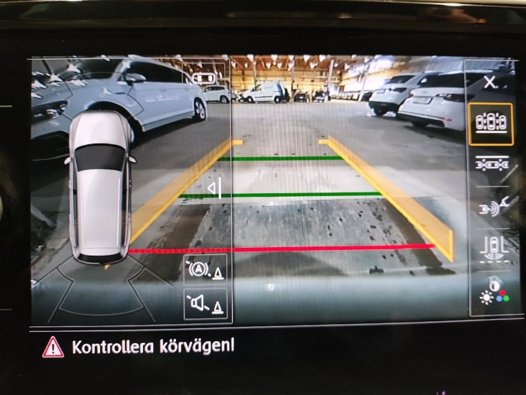 Automobil