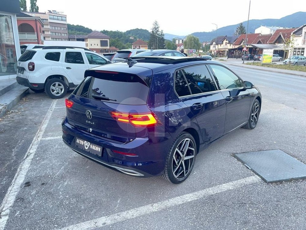 Automobil