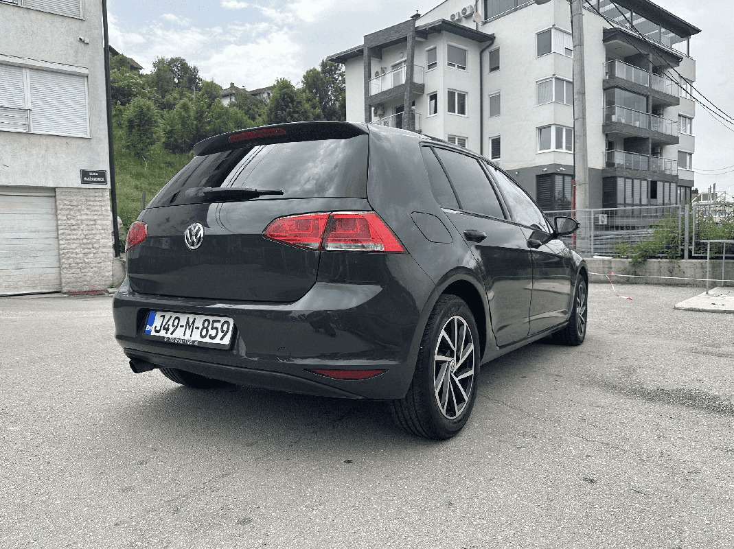 Automobil