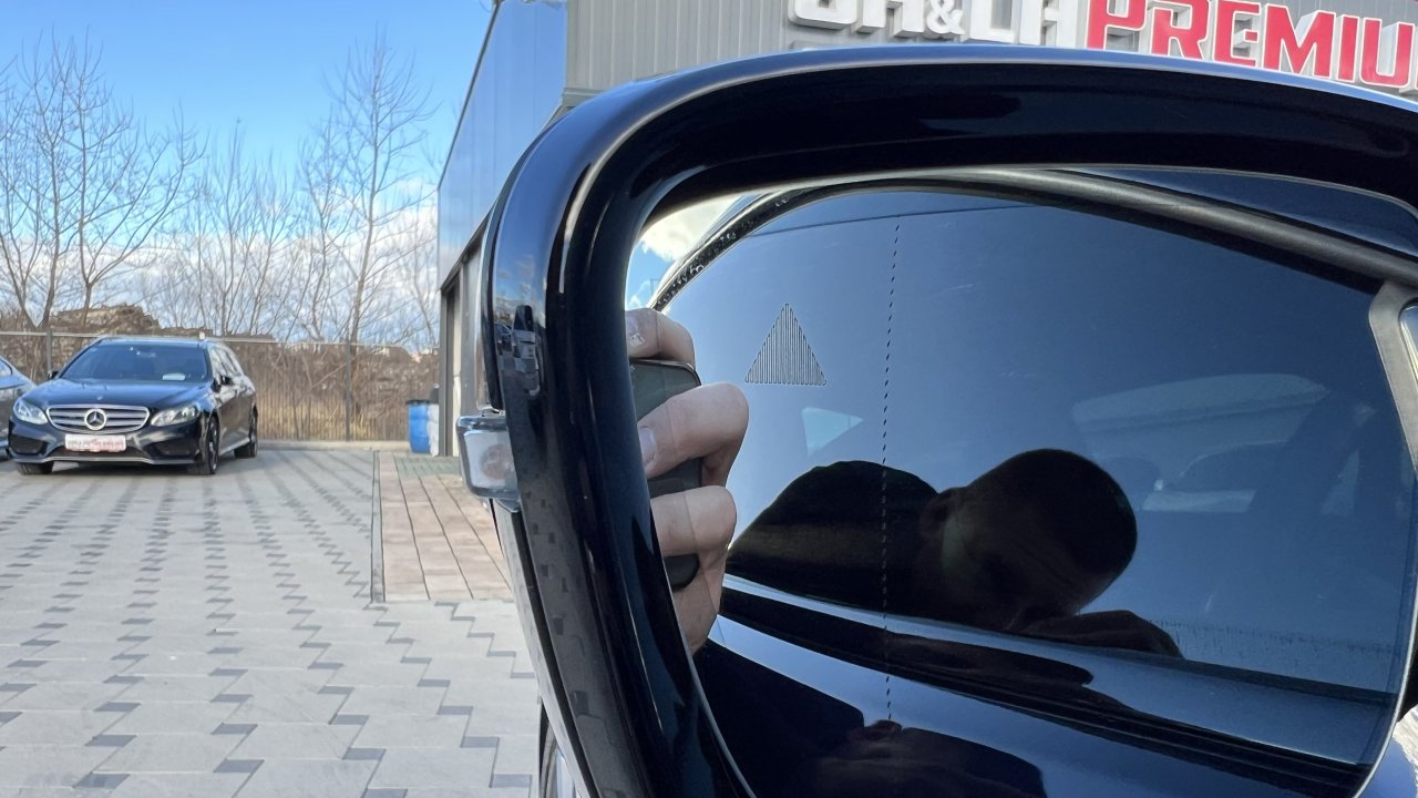 Automobil