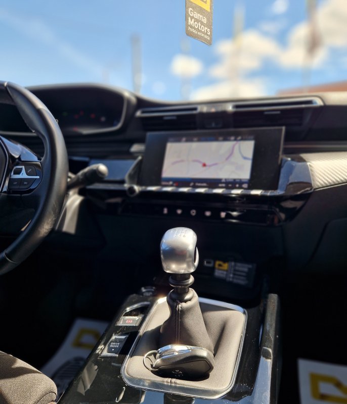 Automobil