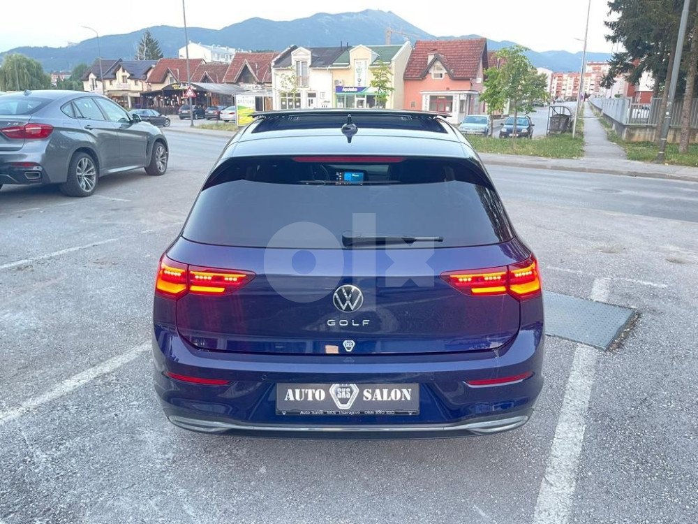 Automobil
