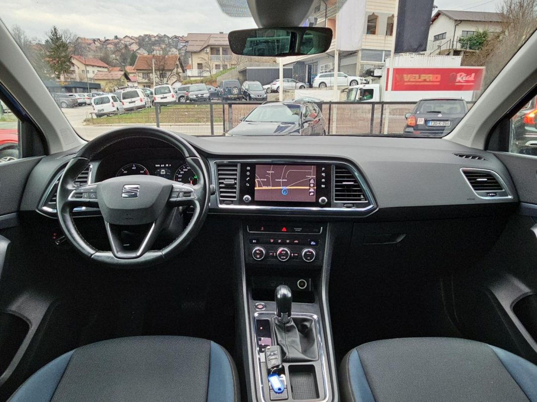 Automobil