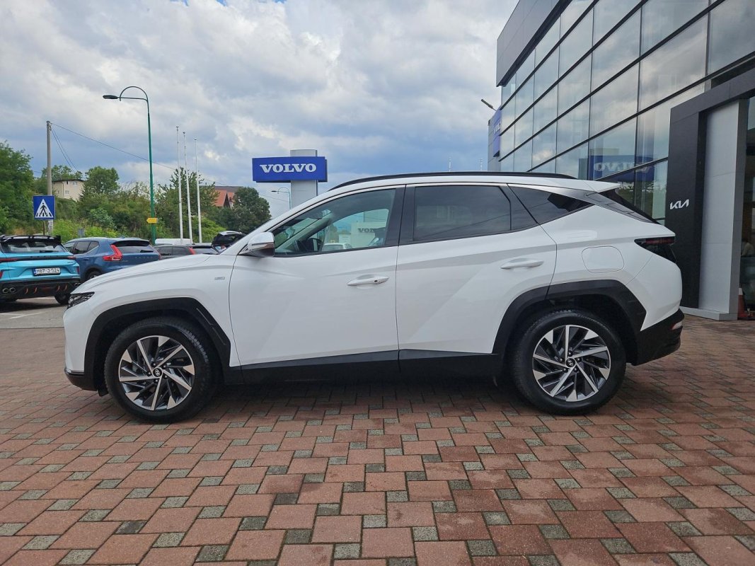 Automobil