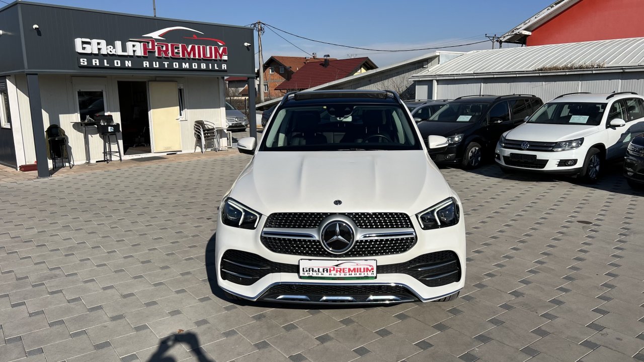 Automobil
