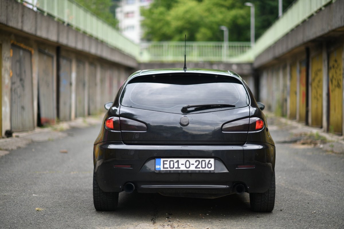 Automobil