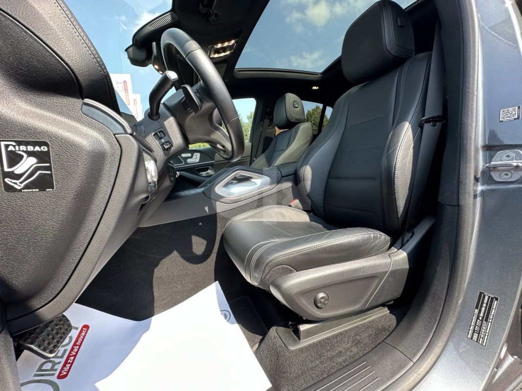Automobil