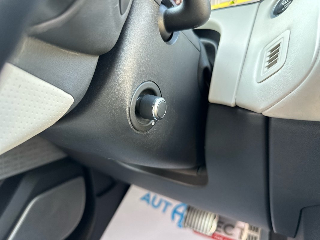 Automobil