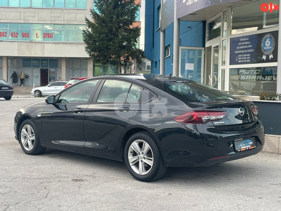 Automobil