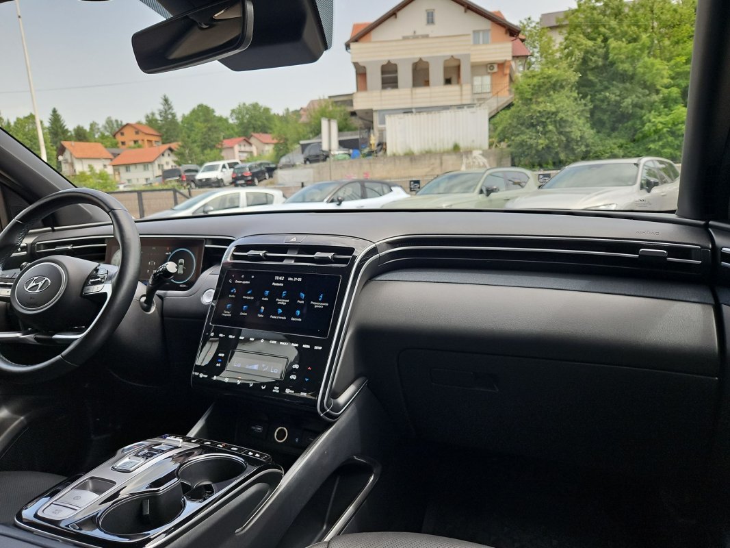 Automobil