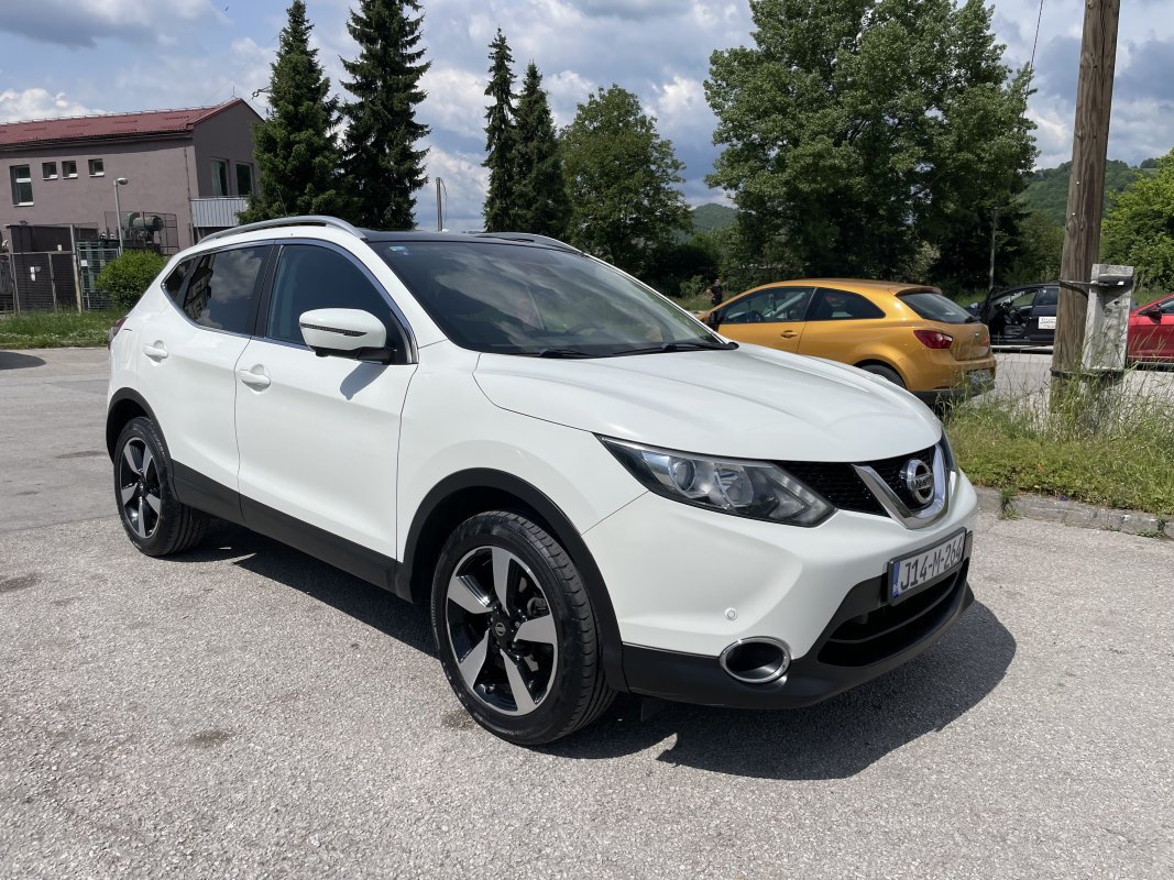 Automobil