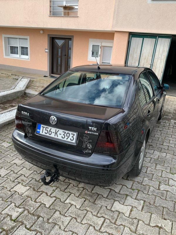 Automobil