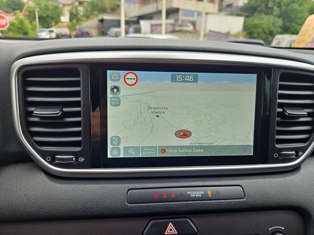 Automobil