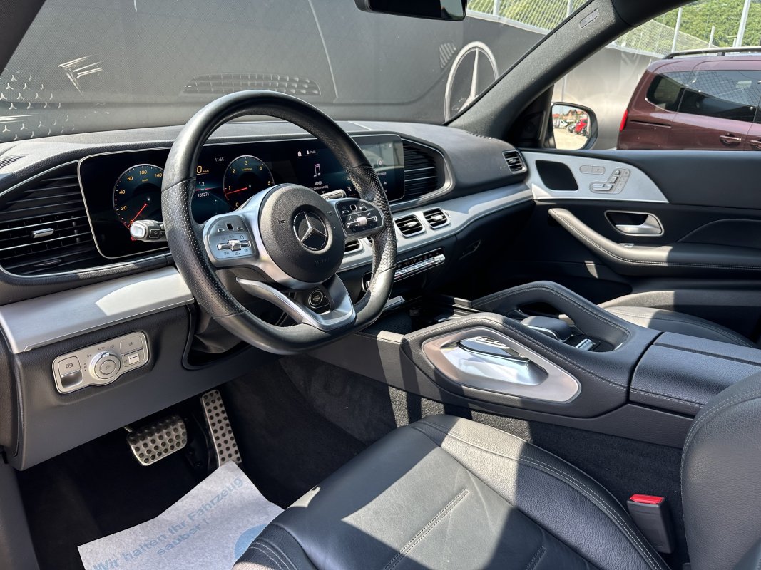 Automobil