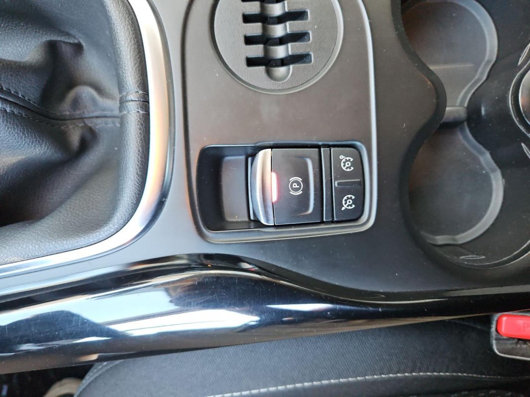 Automobil