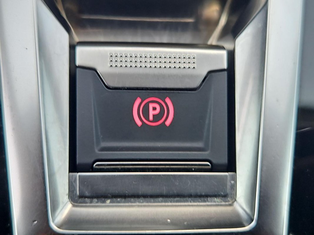 Automobil